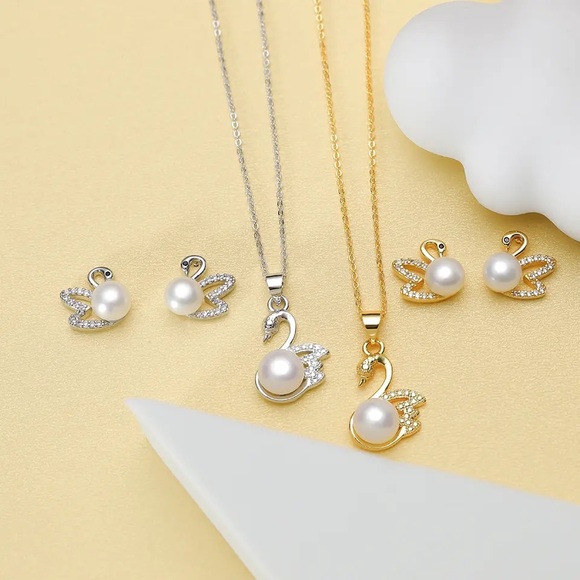 Authentic Freshwater Pearl Earrings & Necklace Set - Wedding & Party Jewelry Set - Picture 2 of 4